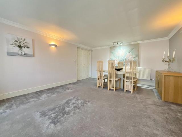 2 bed flat for sale