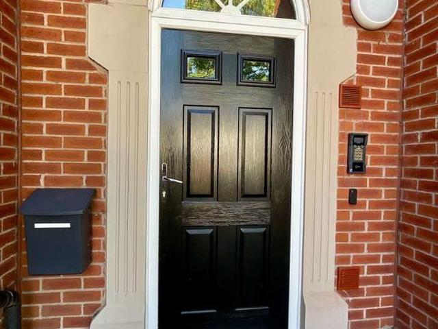2 bed flat for sale