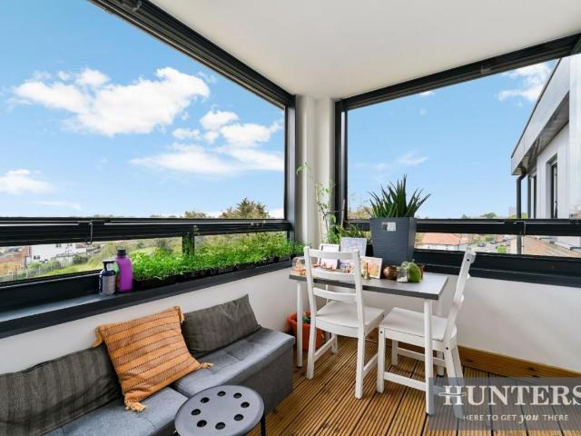 2 bed flat for sale