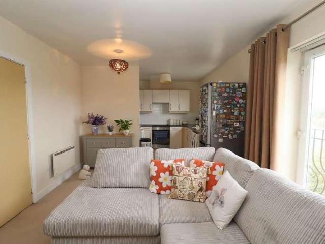 2 bed flat for sale
