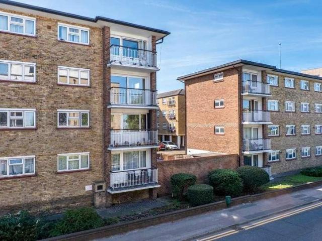 2 bed flat for sale
