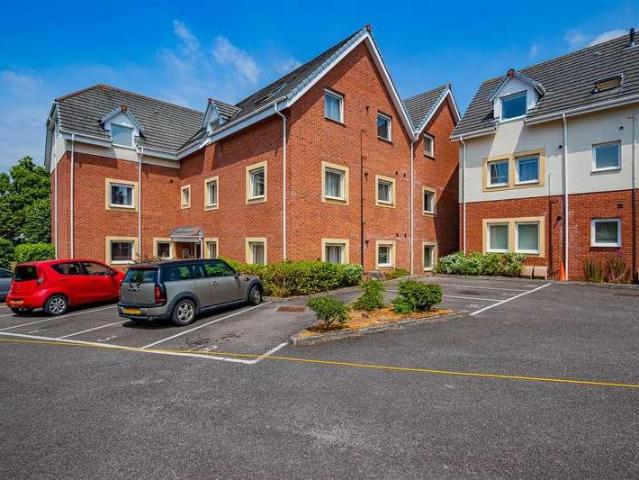 2 bed flat for sale