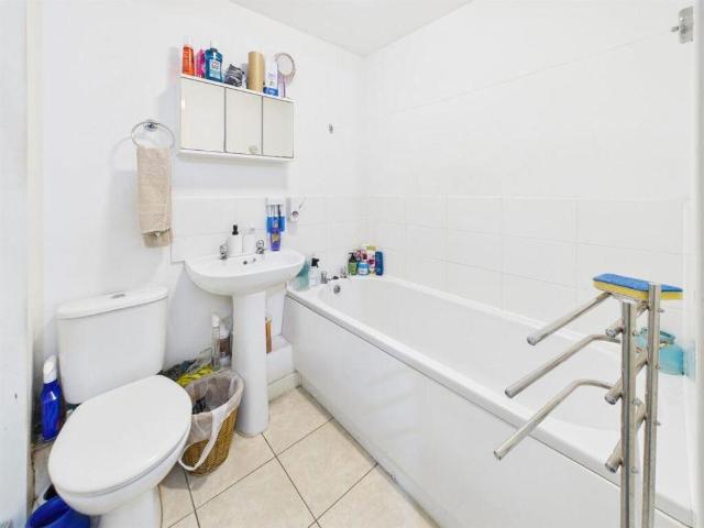 2 bed flat for sale