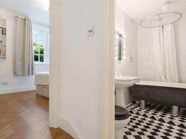 2 bed flat for sale