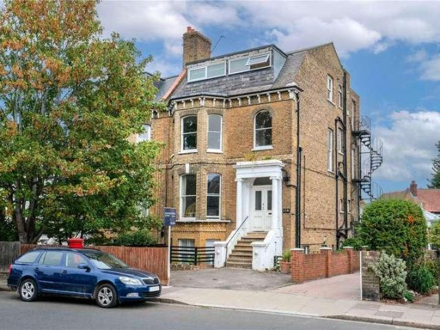 2 bed flat for sale