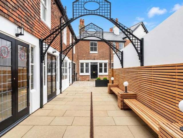 2 bed flat for sale
