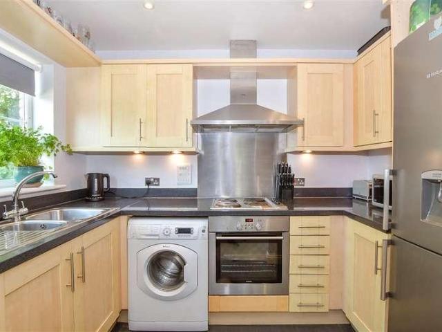 2 bed flat for sale