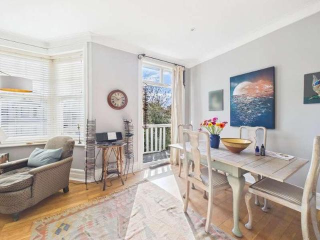 2 bed flat for sale
