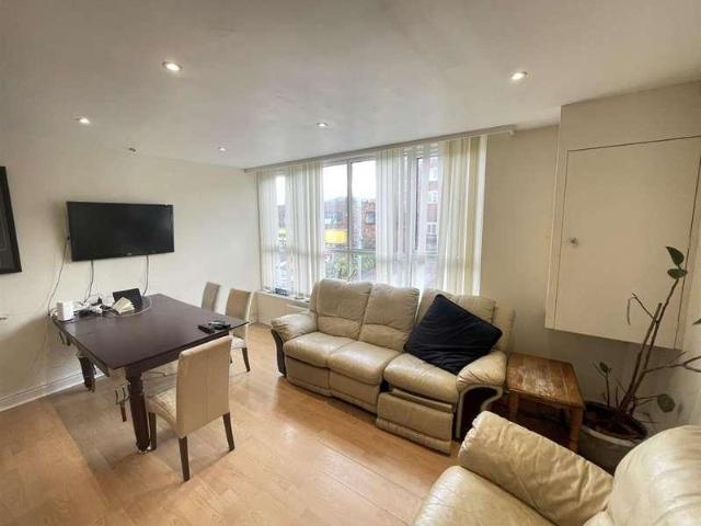 2 bed flat for sale