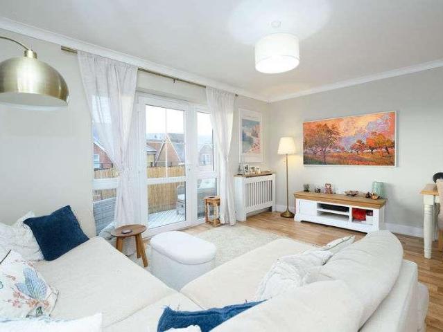 2 bed flat for sale