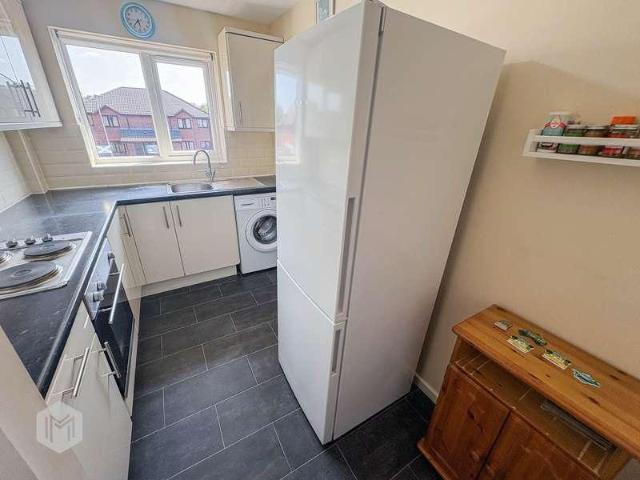 2 bed flat for sale