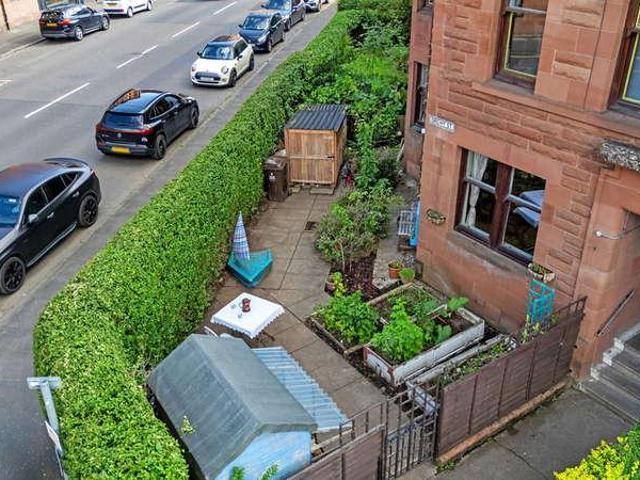 2 bed flat for sale