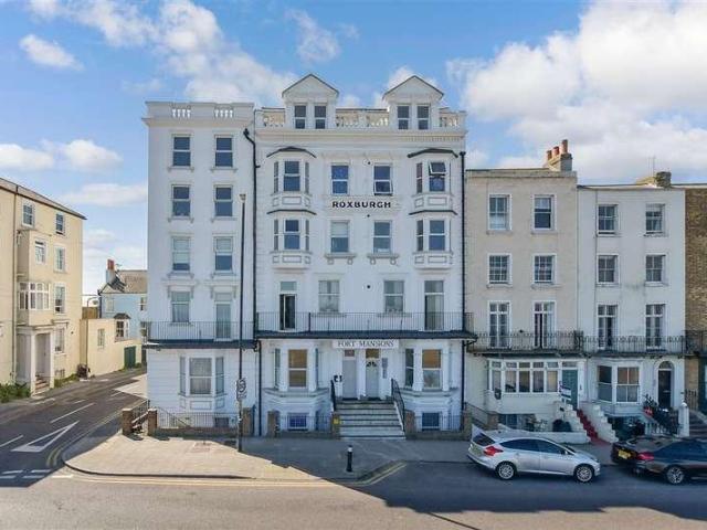 2 bed flat for sale