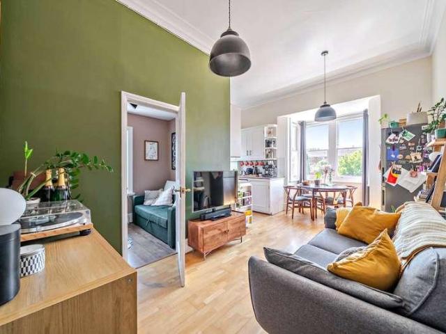 2 bed flat for sale