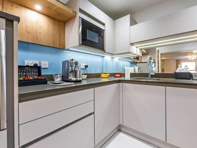 2 bed flat for sale