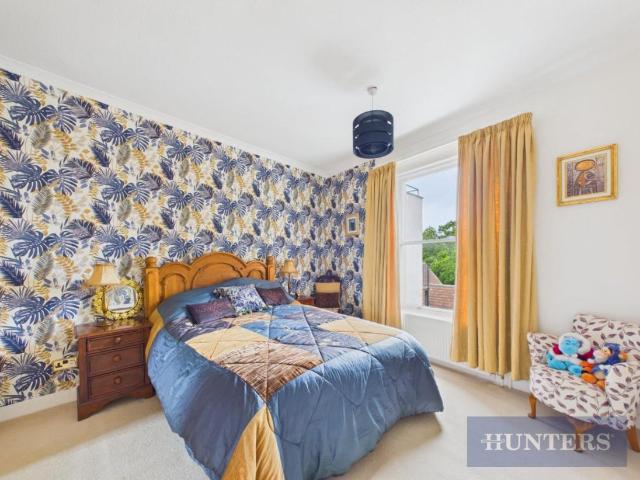 2 bed flat for sale