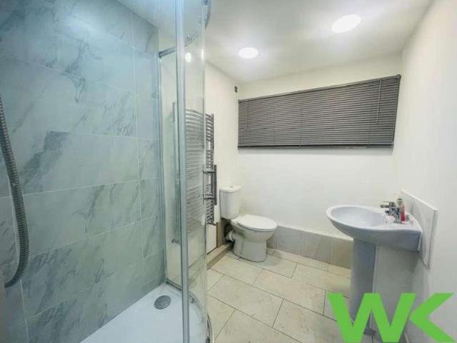 2 bed flat for sale