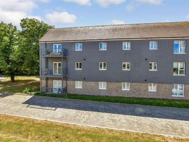 2 bed flat for sale