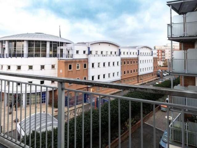 2 bed flat for sale