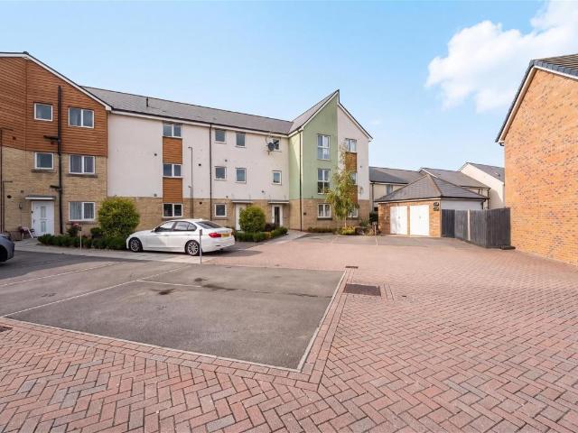 2 bed flat for sale