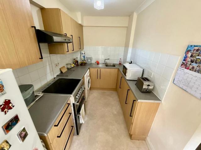 2 bed flat for sale