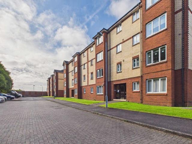 2 bed flat for sale