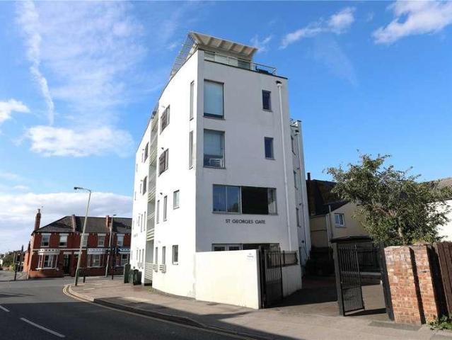 2 bed flat for sale