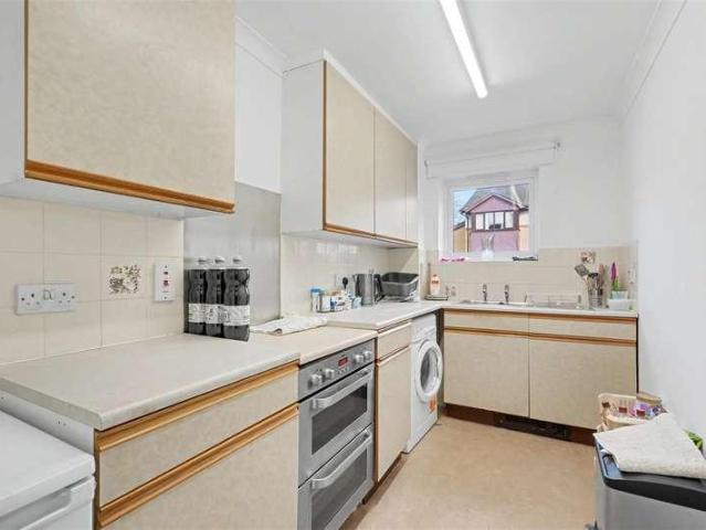 2 bed flat for sale
