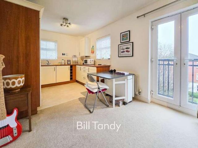2 bed flat for sale
