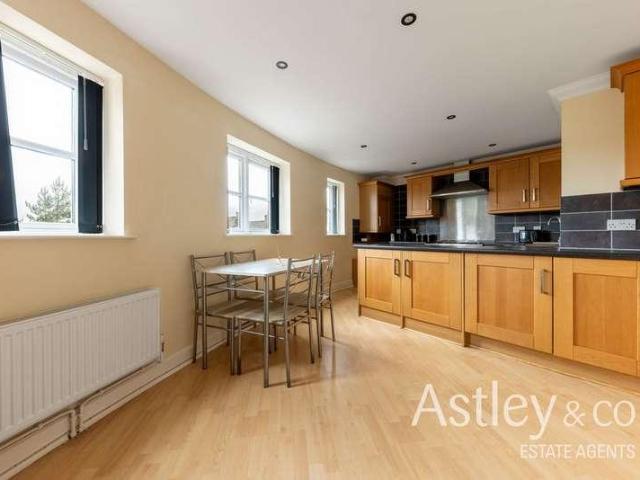 2 bed flat for sale