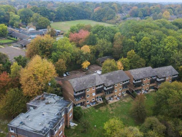 2 bed flat for sale