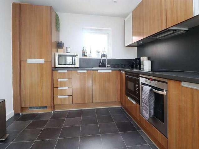 2 bed flat for sale