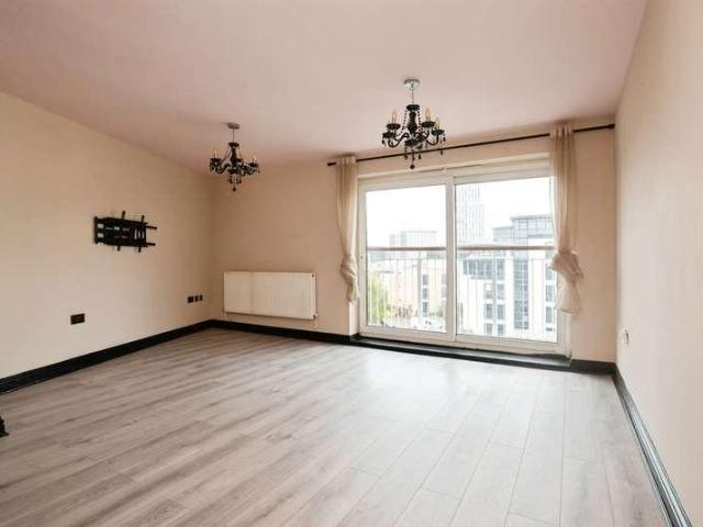 2 bed flat for sale