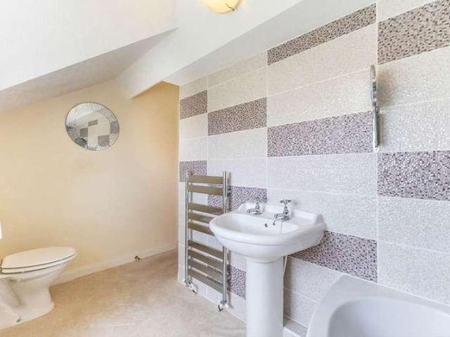 2 bed flat for sale