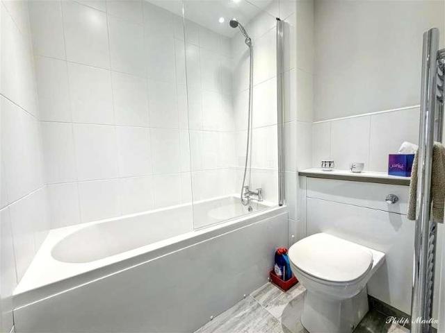 2 bed flat for sale