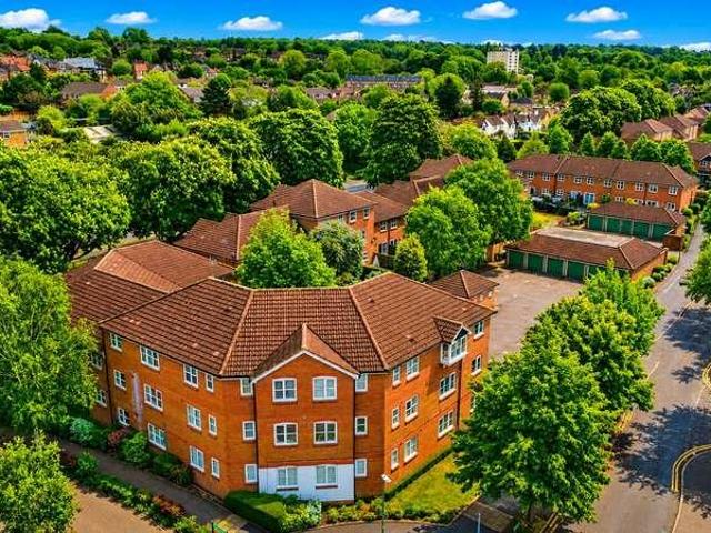 2 bed flat for sale