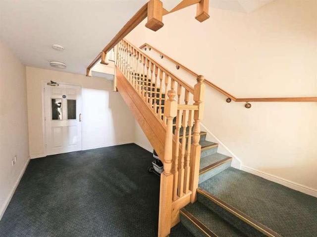 2 bed flat for sale