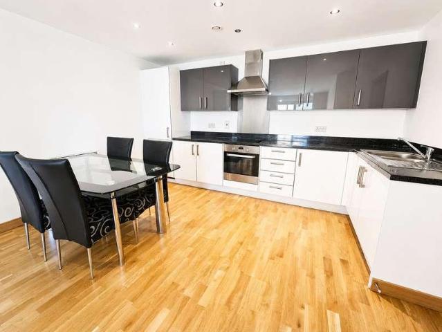 2 bed flat for sale