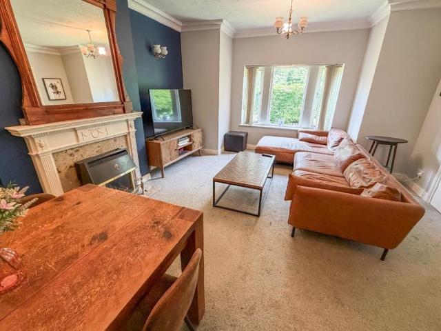 2 bed flat for sale
