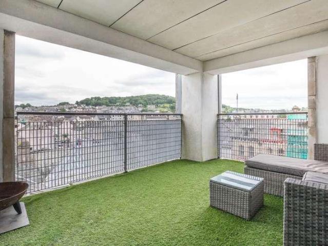 2 bed flat for sale