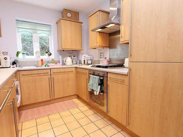 2 bed flat for sale