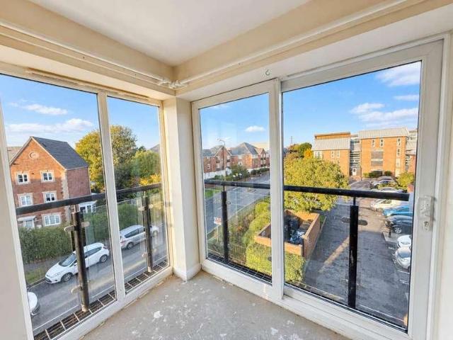 2 bed flat for sale