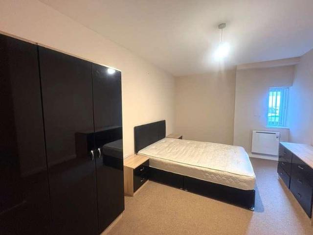 2 bed flat for sale