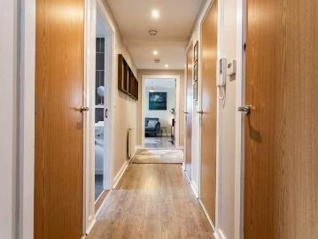 2 bed flat for sale