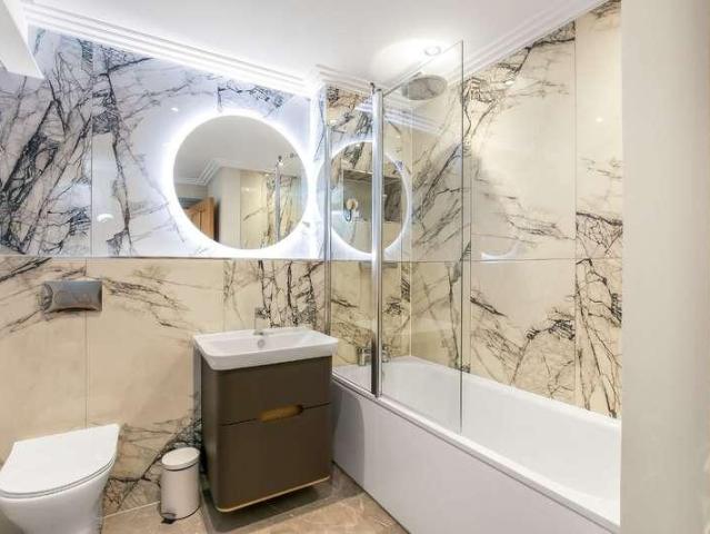 2 bed flat for sale