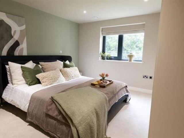 2 bed flat for sale