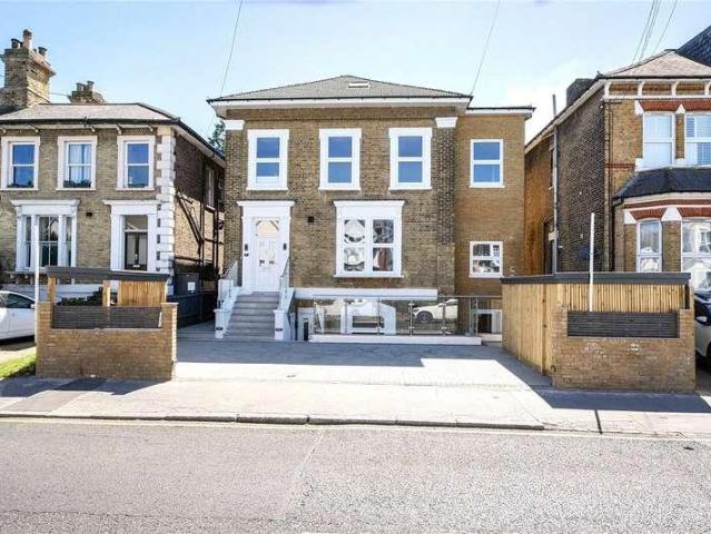 2 bed flat for sale