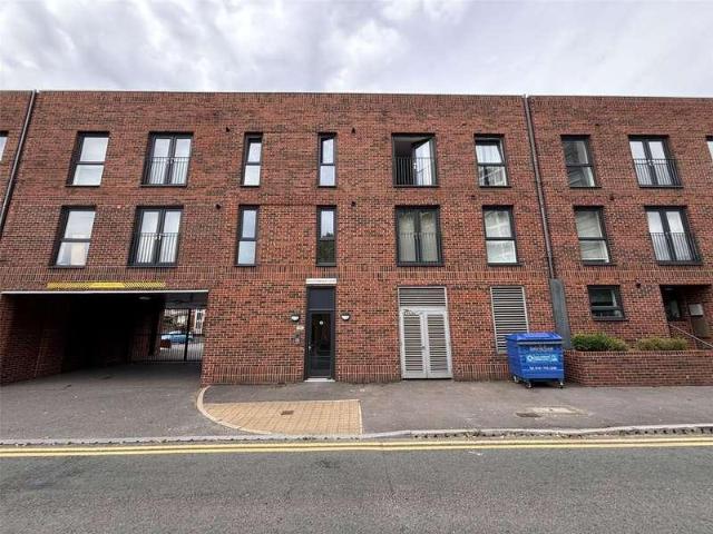2 bed flat for sale