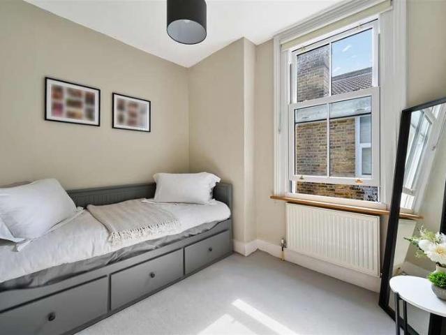 2 bed flat for sale