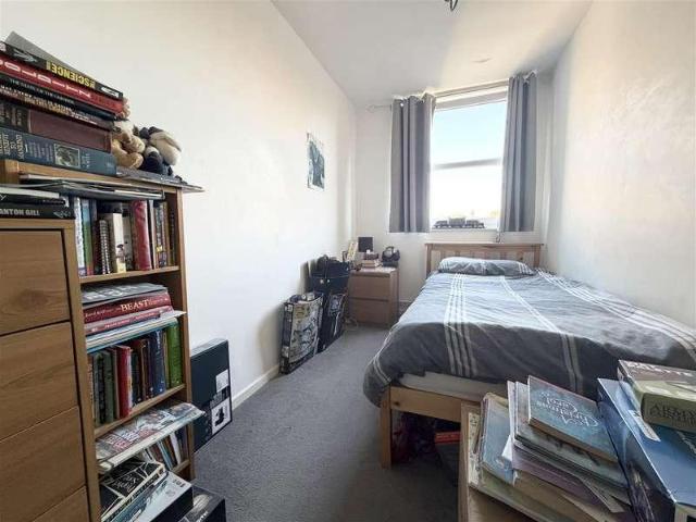2 bed flat for sale